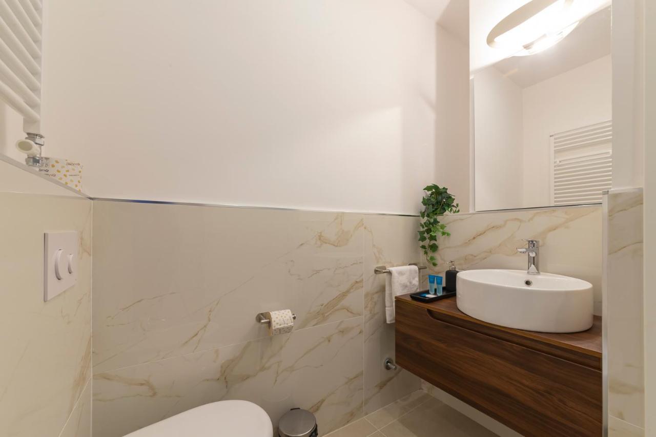 I Host Apartment - Val Strona Milan Bagian luar foto