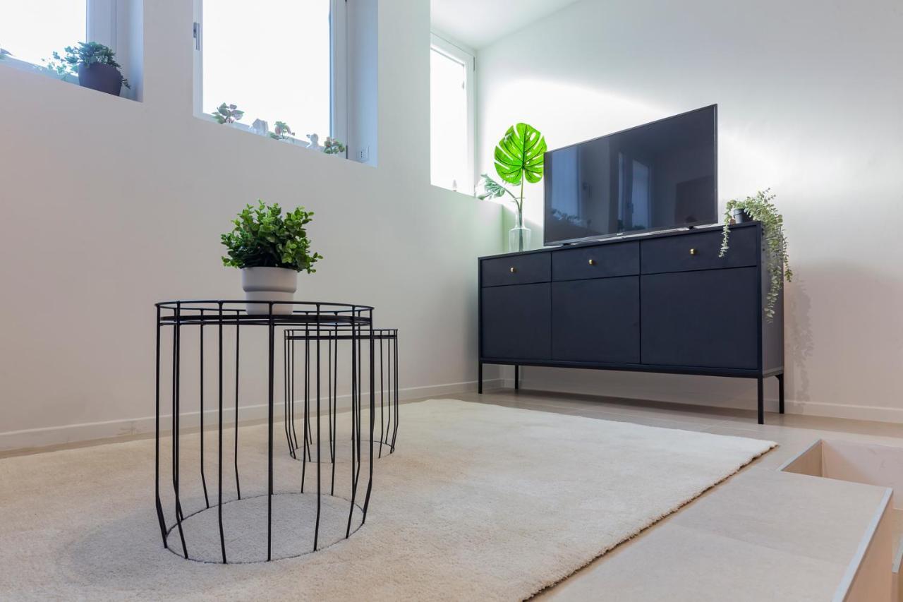 I Host Apartment - Val Strona Milan Bagian luar foto