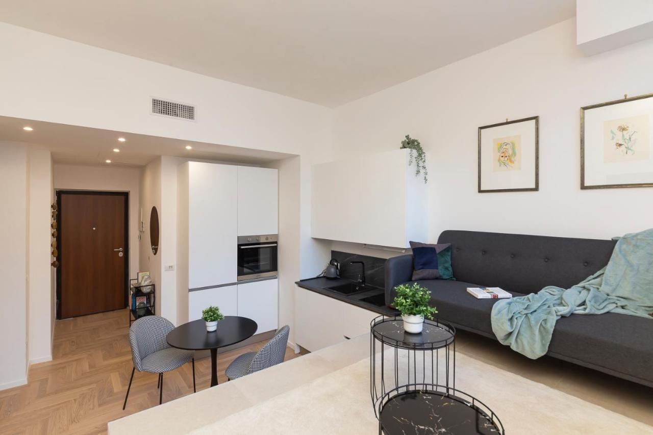 I Host Apartment - Val Strona Milan Bagian luar foto