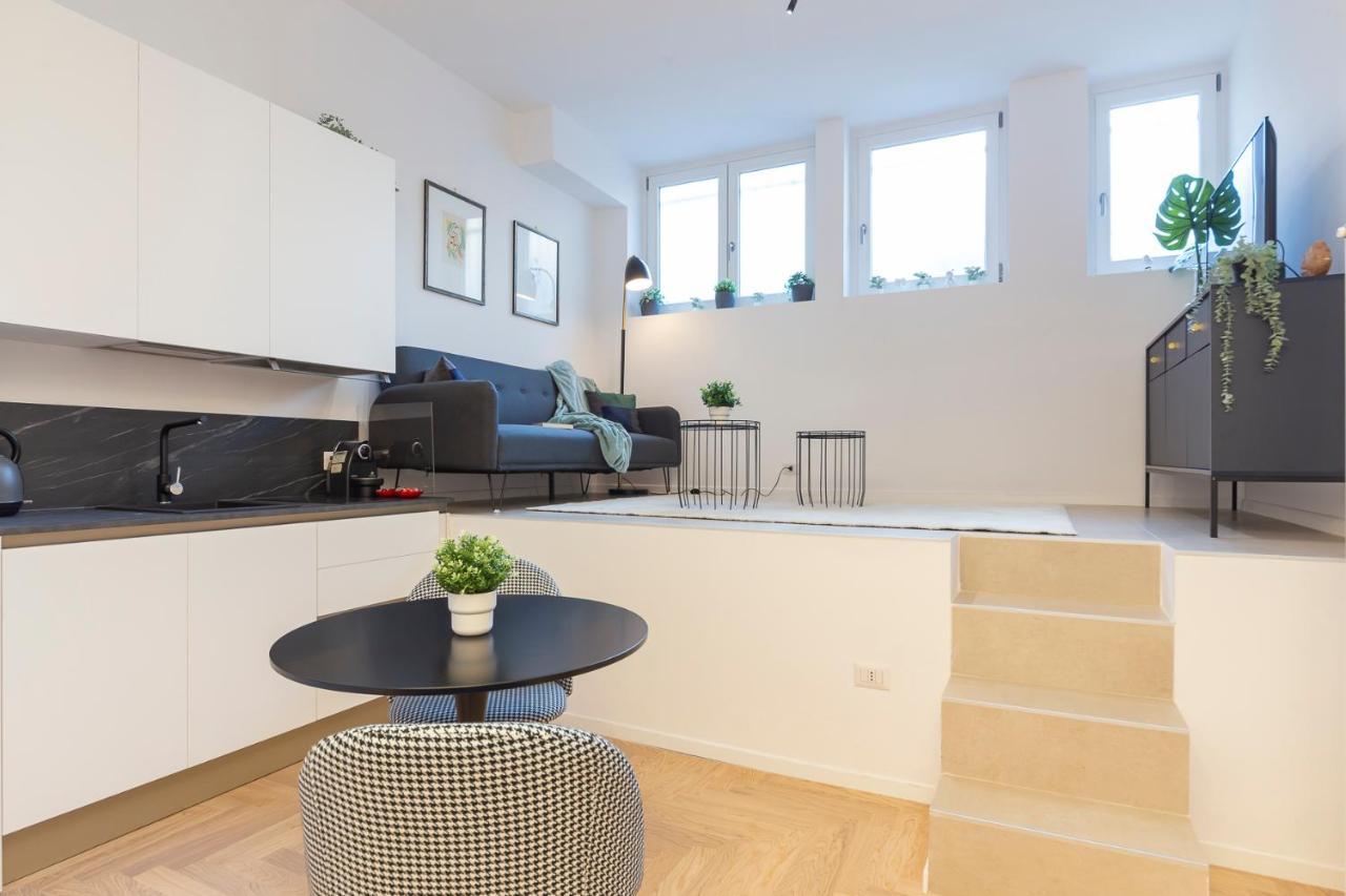 I Host Apartment - Val Strona Milan Bagian luar foto